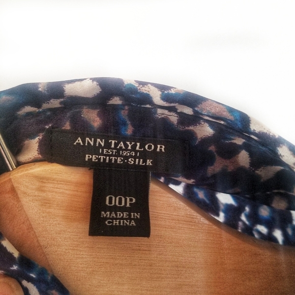 ANN TAYLOR SILK Longsleeve blouse button down  size 00P - Picture 3 of 5